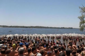 Cruce-a-nado-del-lago